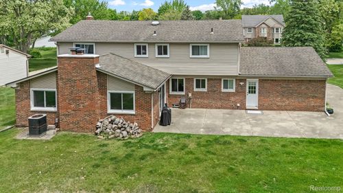 1916 Squirrel Valley Dr, Bloomfield Hills, MI, 48304-1164 | Card Image