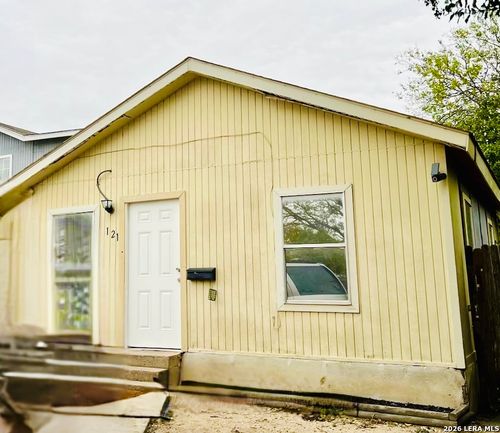 121 W Mitchell St, San Antonio, TX, 78204-2351 | Card Image