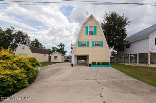 6085 Apache Dr, Kiln, MS, 39556-8101 | Card Image