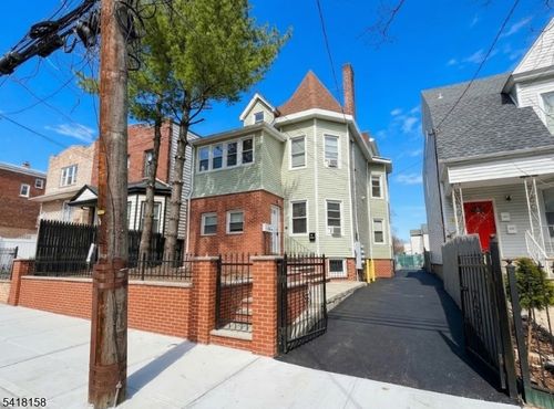 237 6th Ave W, Newark, NJ, 07107-2278 | Card Image