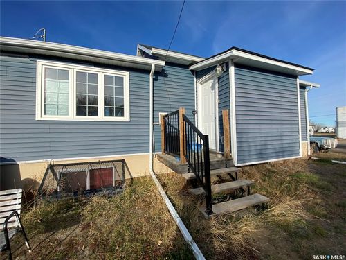 1403 Centre St, Cadillac, SK, S0N0E7 | Card Image