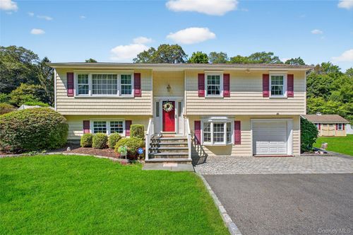 3031 Dale St, Mohegan Lake, NY, 10547-1919 | Card Image