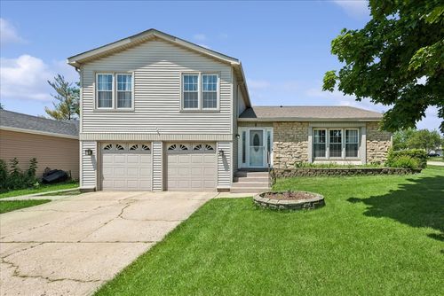8 Auburn Dr, Glendale Heights, IL, 60139-1904 | Card Image