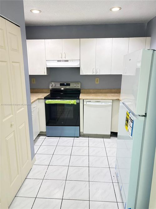 2-102-300 Nw 114th Ave, Miami, FL, 33172-4753 | Card Image