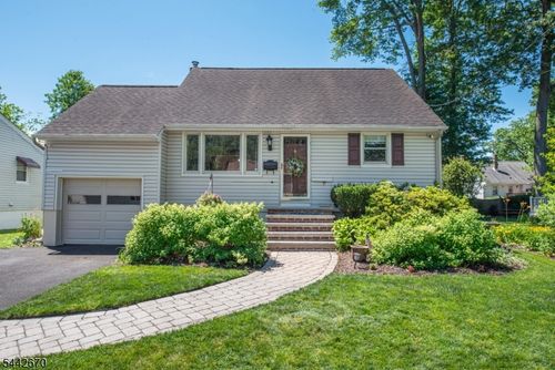 3 Maple Ln, Denville, NJ, 07834-3205 | Card Image