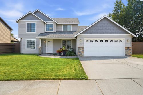 1715 W 40th Ave, Kennewick, WA, 99337-3853 | Card Image