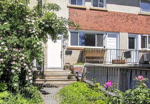 1253 Emperor Ave, Ottawa, ON, K1Z8C4 | Card Image