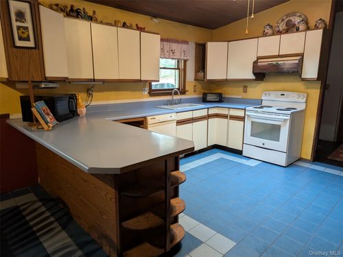 152 Old Forestburg Rd, Sparrow Bush, NY, 12780-5009 | Card Image