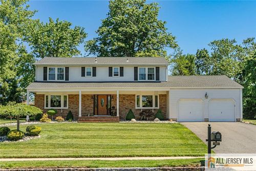 91 Hidden Lake Dr, North Brunswick, NJ, 08902-1212 | Card Image