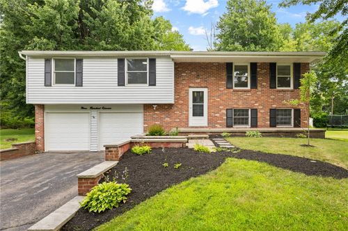 911 Copperkettle Rd, Webster, NY, 14580-8943 | Card Image