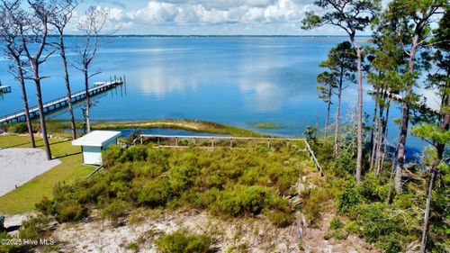 980 Crow Hill Rd, Beaufort, NC, 28516-7315 | Card Image