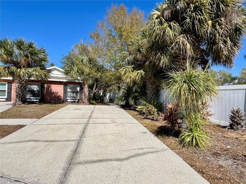 945 Burlwood St, BRANDON, FL, 33511-4881 | Card Image