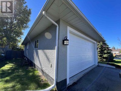 9 Woodfield Dr, Home with 4 bedrooms, 3 bathrooms and null parking in Kenora ON | Image 2