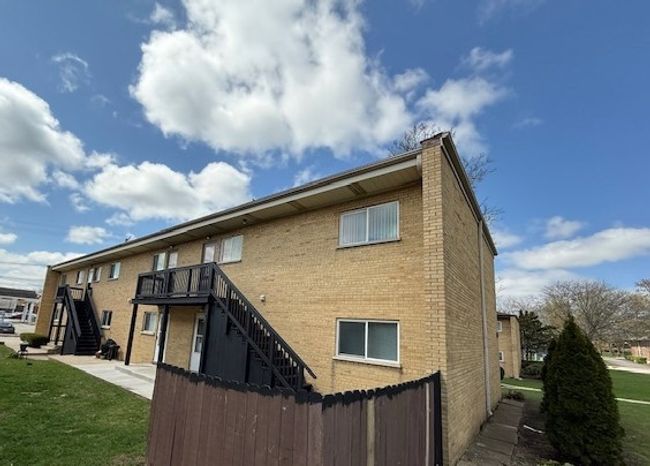 APT-2 - 593 Park Plz, Condo with 2 bedrooms, 1 bathrooms and 1 parking in GLEN ELLYN IL | Image 11