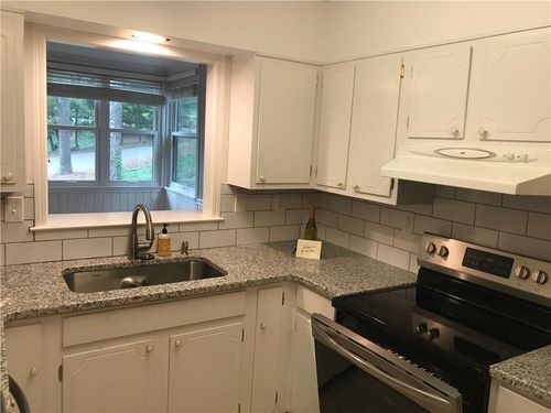 4 Vista Sq Nw, Atlanta, GA, 30327-1045 | Card Image