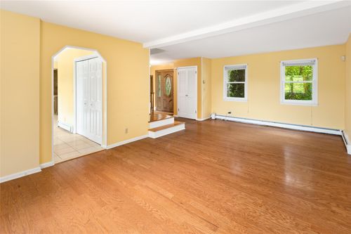 18 Primrose St, Katonah, NY, 10536-3104 | Card Image