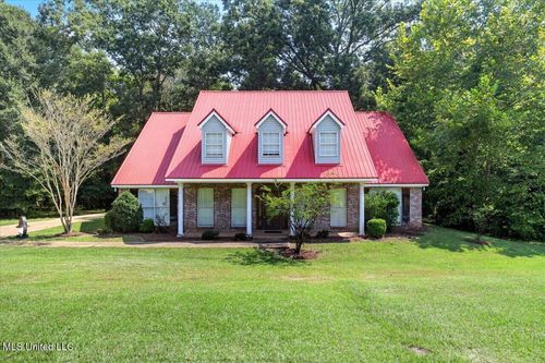 257 Post Oak Ln, Richland, MS, 39218-9469 | Card Image