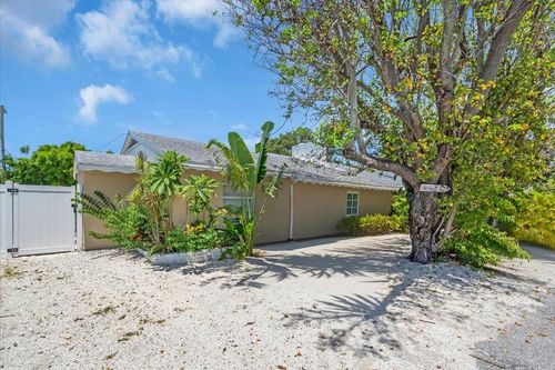 1761 Siesta Dr, SARASOTA, FL, 34239-5949 | Card Image