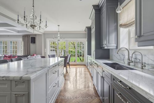 118 Strathallan Blvd, Toronto, ON, M5N1S7 | Card Image