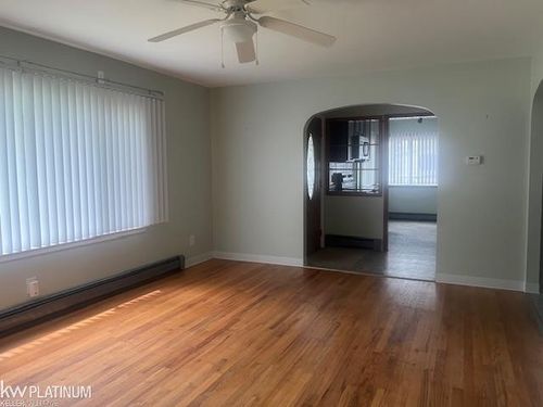 924 Golfview St, Algonac, MI, 48001-1021 | Card Image