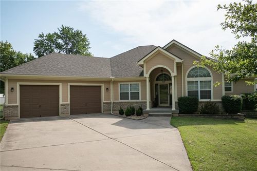 909 S Ann St, Independence, MO, 64056-2406 | Card Image