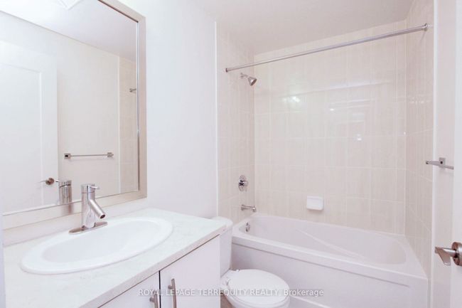 802 - 825 Church St, Condo with 3 bedrooms, 2 bathrooms and null parking in Toronto ON | Image 5