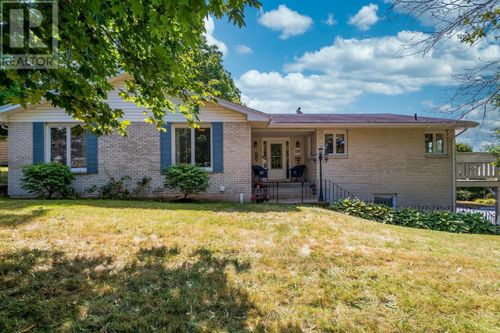 180 Rockmanor Dr, Bedford, NS, B4A3B5 | Card Image