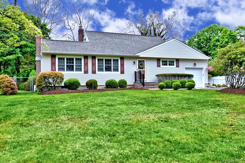 20 Valentine Rd, Shoreham, NY, 11786-1240 | Card Image
