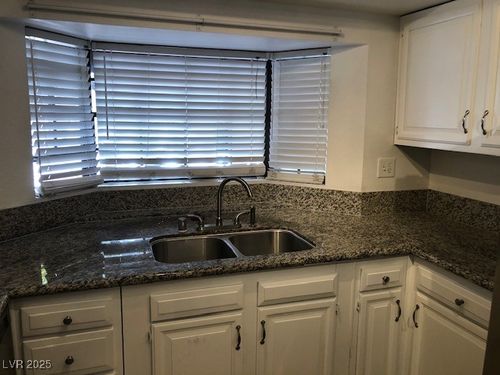 3944 Edgemoor Way, Las Vegas, NV, 89121-4829 | Card Image