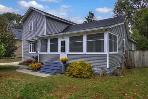 1012 Garfield Ave, Altoona, WI, 54720-1948 | Card Image