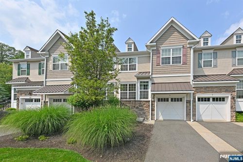 6 Masterson Ct, Waldwick, NJ, 07463-1136 | Card Image