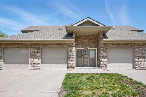 545 Maggie Ln, Altoona, IA, 50009-2557 | Card Image