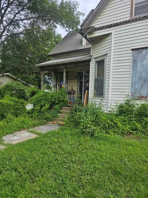 415 S Cherokee St, Girard, KS, 66743-1701 | Card Image