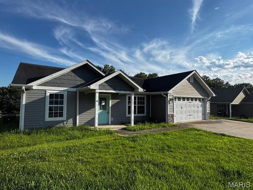 104 Avery Ln, Poplar Bluff, MO, 63901-9131 | Card Image