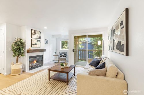 102-18523 68th Ave Ne, Kenmore, WA, 98028-2600 | Card Image