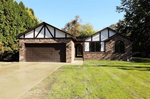 48511 Sugarbush Road, Chesterfield Twp, MI, 48047 | Card Image