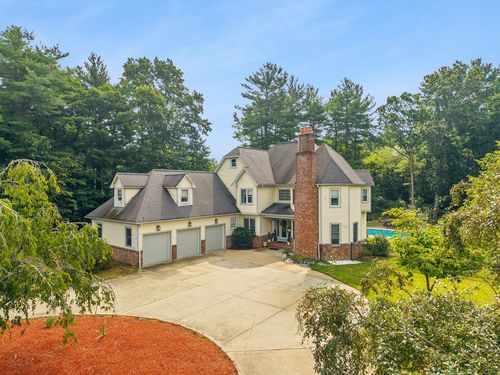 105 Lounsbury Dr, Raynham, MA, 02767-5200 | Card Image