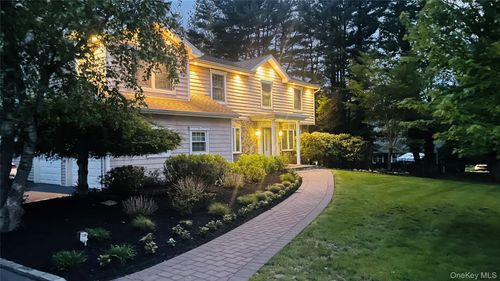 4 Crabapple Ct, Mount Sinai, NY, 11766-1906 | Card Image