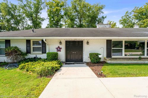 31111 Lahser Rd, Beverly Hills, MI, 48025-3630 | Card Image