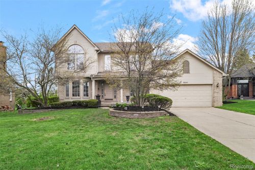 3041 Courtfield Drive, Rochester Hills, MI, 48309 | Card Image