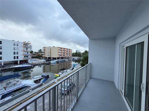 apt-304-3626 Ne 168th St, North Miami Beach, FL, 33160-3510 | Card Image
