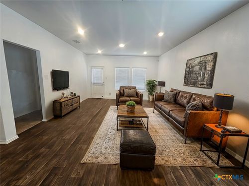 916 Armadillo Dr, Seguin, TX, 78155-0041 | Card Image