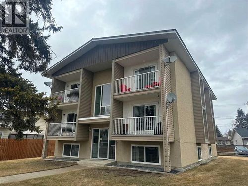 5704 44 Ave, Lacombe, AB, T4L1E4 | Card Image