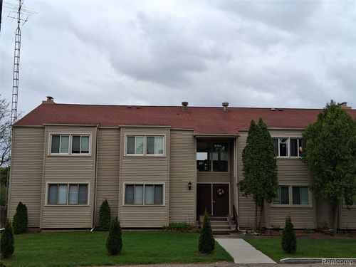 8510-8510 Pepper Ridge Dr, Grand Blanc, MI, 48439-1941 | Card Image