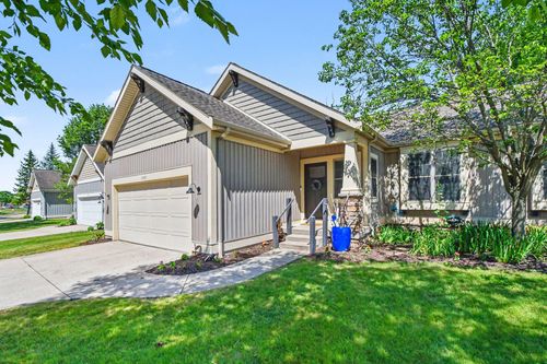 3255 Stormy Creek Dr Se, Kentwood, MI, 49512-7902 | Card Image