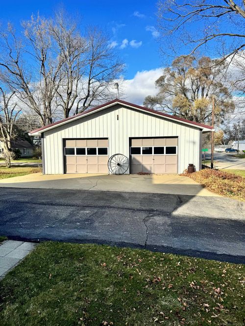 2189 Mitchell Lake Rd, Attica, MI, 48412-9232 | Card Image