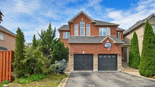upper-3285 Apricot St, Mississauga, ON, L5N8B1 | Card Image