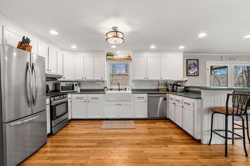 11 Fairway Dr, Amherst, NH, 03031-2718 | Card Image