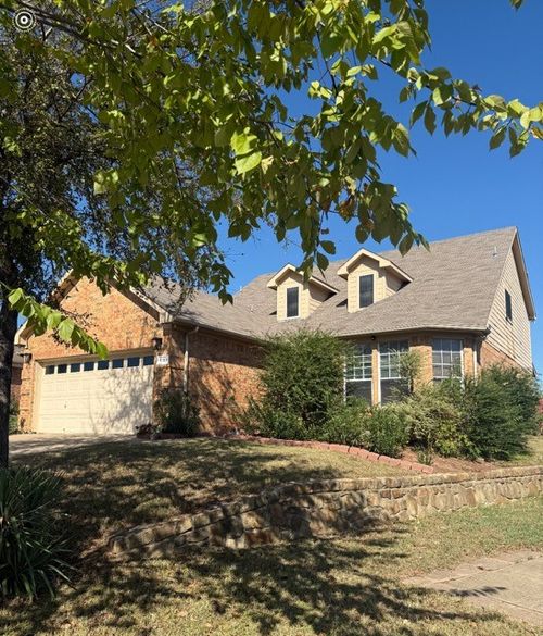 8153 Whitney Ln, Fort Worth, TX, 76120-5615 | Card Image