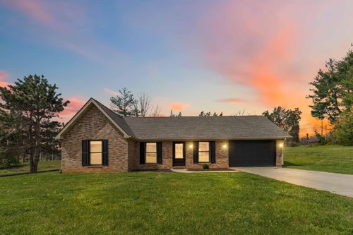 111 Whispering Oaks Dr, Somerset, KY, 42503-4925 | Card Image
